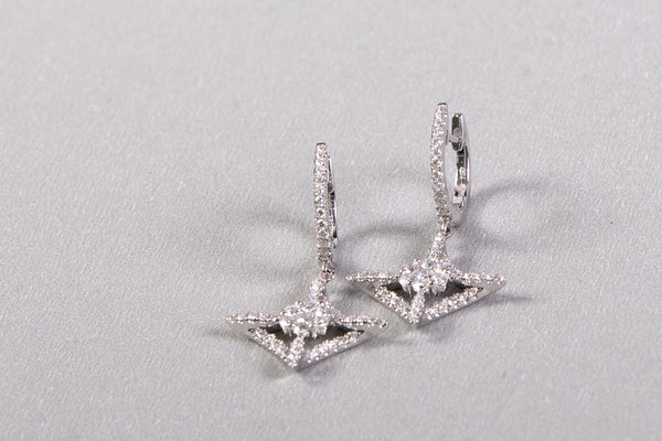 Quimera Aretes Huggies Estrella Diamantes 18K