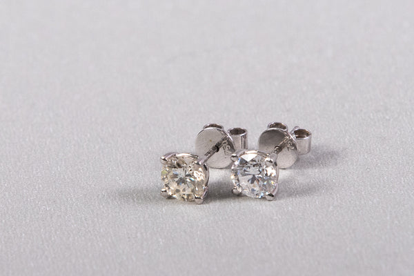 Quimera Aretes Studs Solitario Diamante 18K