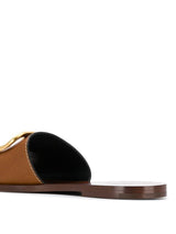 VALENTINO VLOGO SIGNATURE SLIDE SANDAL IN GRAINY COWHIDE WITH ACCESSORY