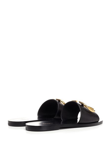 VALENTINO VLOGO SIGNATURE SLIDE SANDAL IN GRAINY COWHIDE WITH ACCESSORY